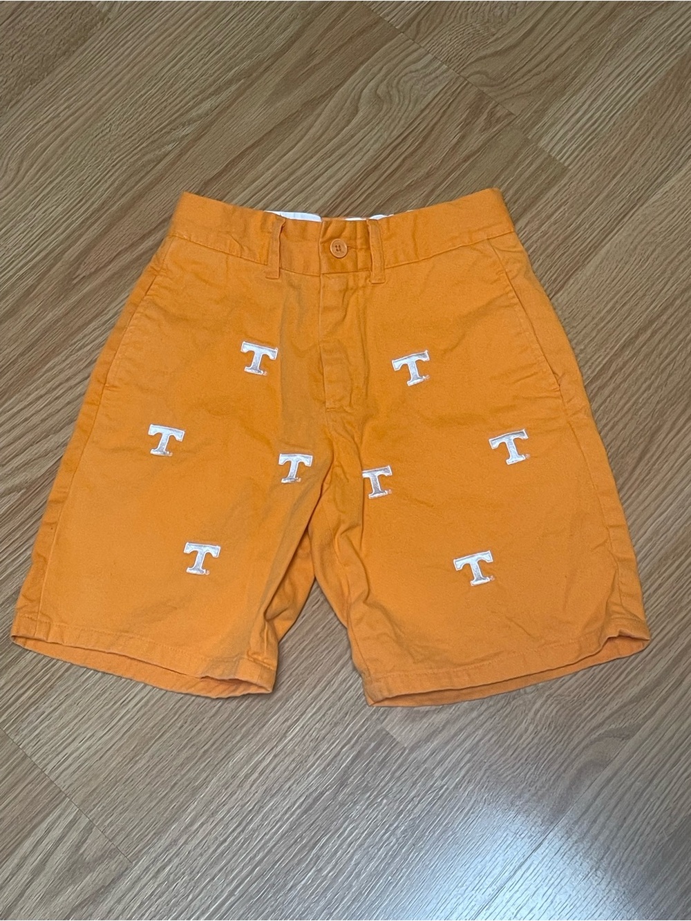 Orange 🍊 Embroidered Logo kid’s shorts in size 8! Tennessee ~
